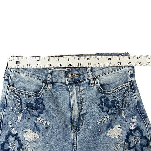 Abercrombie Kids High Rise Flare Blue Jeans Embroidered Flowers Size 13/14 Denim - Picture 4 of 8